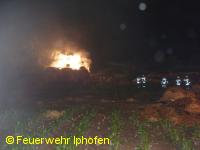 Scheunenbrand in Hellmitzheim - Ablöschen von Stroh