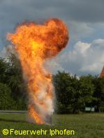 Fettexplosion: 200ml Wasser in 2l brennendes Fett gegossen
